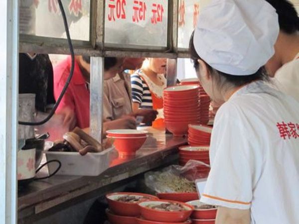 韩家牛肉汤用餐场景